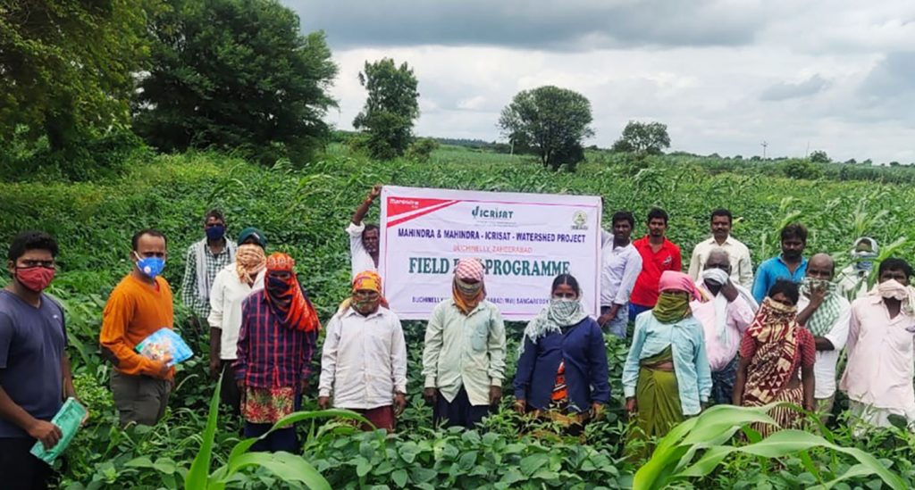 Farmers attend a Field Day at Buchinelli village in Telangana. Photo: ICRISAT